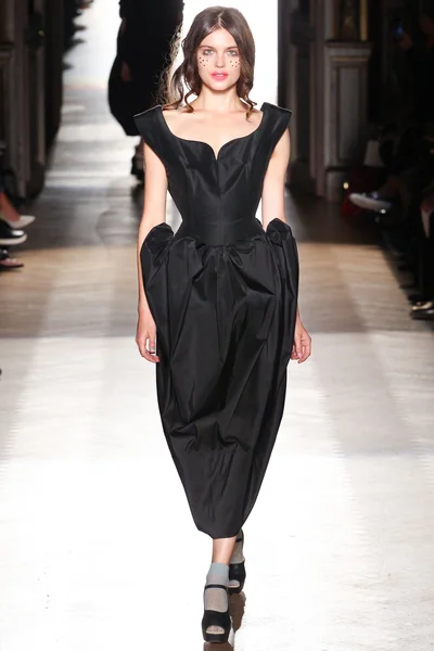 Look 10